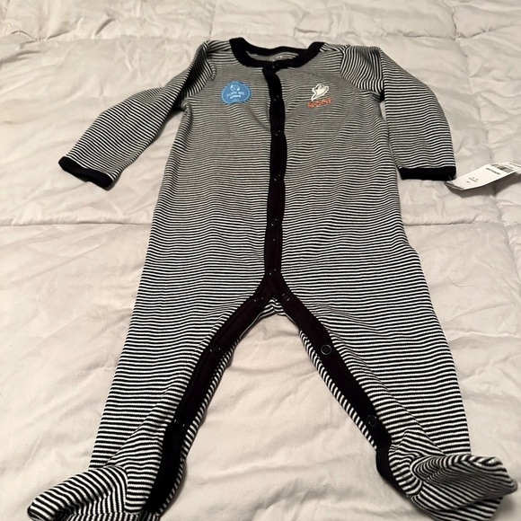 Baby boy onesie by Carter’s. Size 9 months - Picture 1 of 5